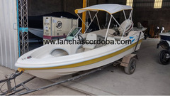 Tecno 445 medio parabrisas con Evinrude Etec 60 modelo 2015.