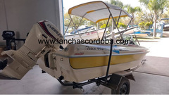 Tecno 445 medio parabrisas con Evinrude Etec 60 modelo 2015.